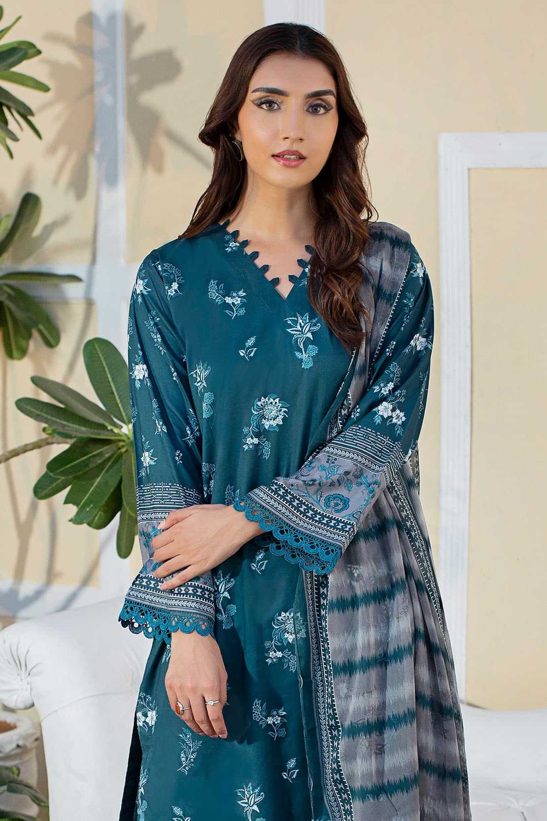 RASHID TEXTILE MIRAL LUXURY PRINTED CAMBRIC 3PC SUIT 8126