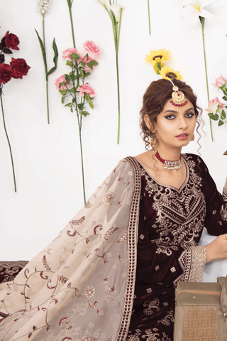 Makhmal E Singhar By Palwasha Embroidered Luxury Velvet Suit D-01