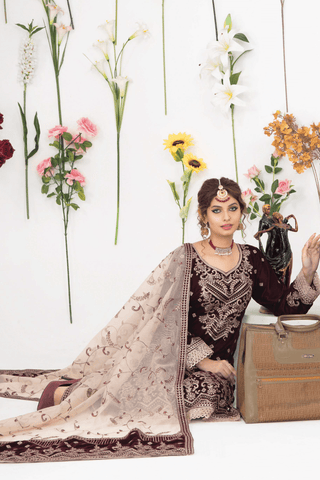 Makhmal E Singhar By Palwasha Embroidered Luxury Velvet Suit D-01