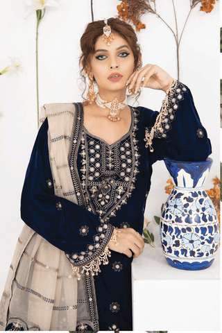 Makhmal E Singhar By Palwasha Embroidered Luxury Velvet Suit D-04