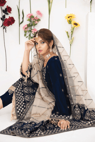Makhmal E Singhar By Palwasha Embroidered Luxury Velvet Suit D-04