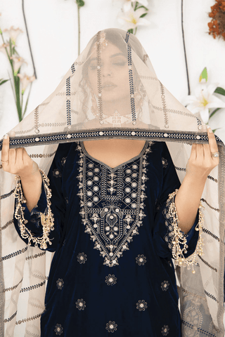 Makhmal E Singhar By Palwasha Embroidered Luxury Velvet Suit D-04